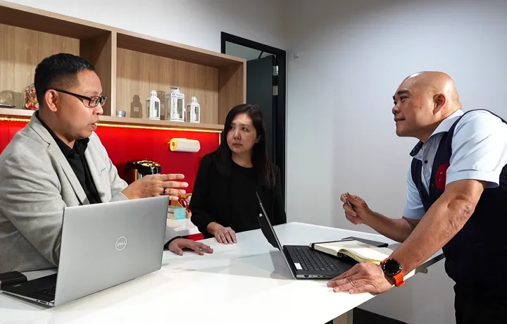 Singapore Employees Talking
