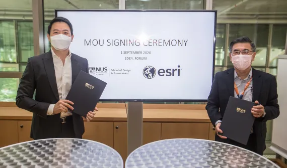 Mr Thomas Pramotedham, Chief Executive Officer, Esri Singapore (left) and Professor Lam Khee Poh, Dean of NUS SDE (right)